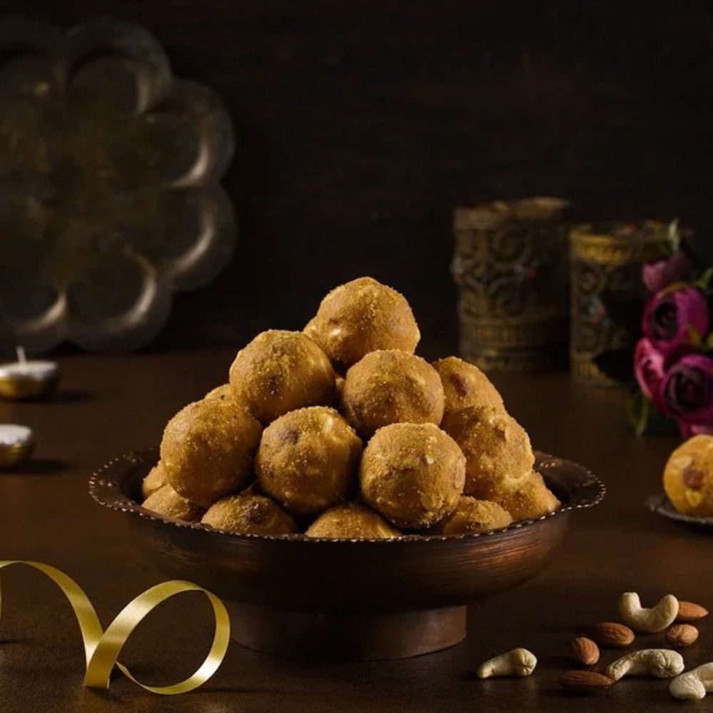 Desi Ghee Besan Laddu (1Kg)
