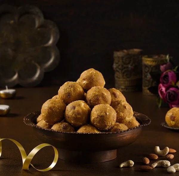 Desi Ghee Besan Laddu (500g)